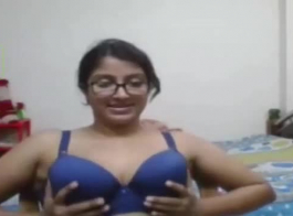 زوجة هندية مسلمة تكشف عن جمالها الأخاذ في الجزء الثالث من الفيديو الإباحي