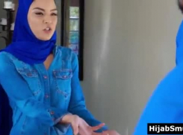 جنس عربي بين فتاتين مسلمتين ساحرتين مع عمال نقل