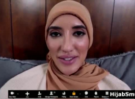 عذراء عربية تحتفظ بحجابها أثناء ممارسة الجنس مع شاب مسيحي - تجربتها الأولى في الجنس