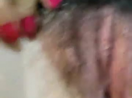 امرأة في الأعمار الوسطى تعرض شخصًا شعرًا - فيديو إباحي إيراني ساخن