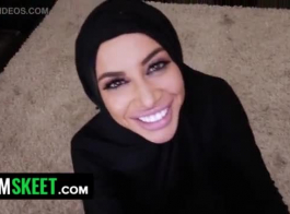 خيانة مسلمة عربية فاتنة ذات صدر كبير (فيكتوريا جون) ترتدي الحجاب في فيديو إباحي - فريق سكيت